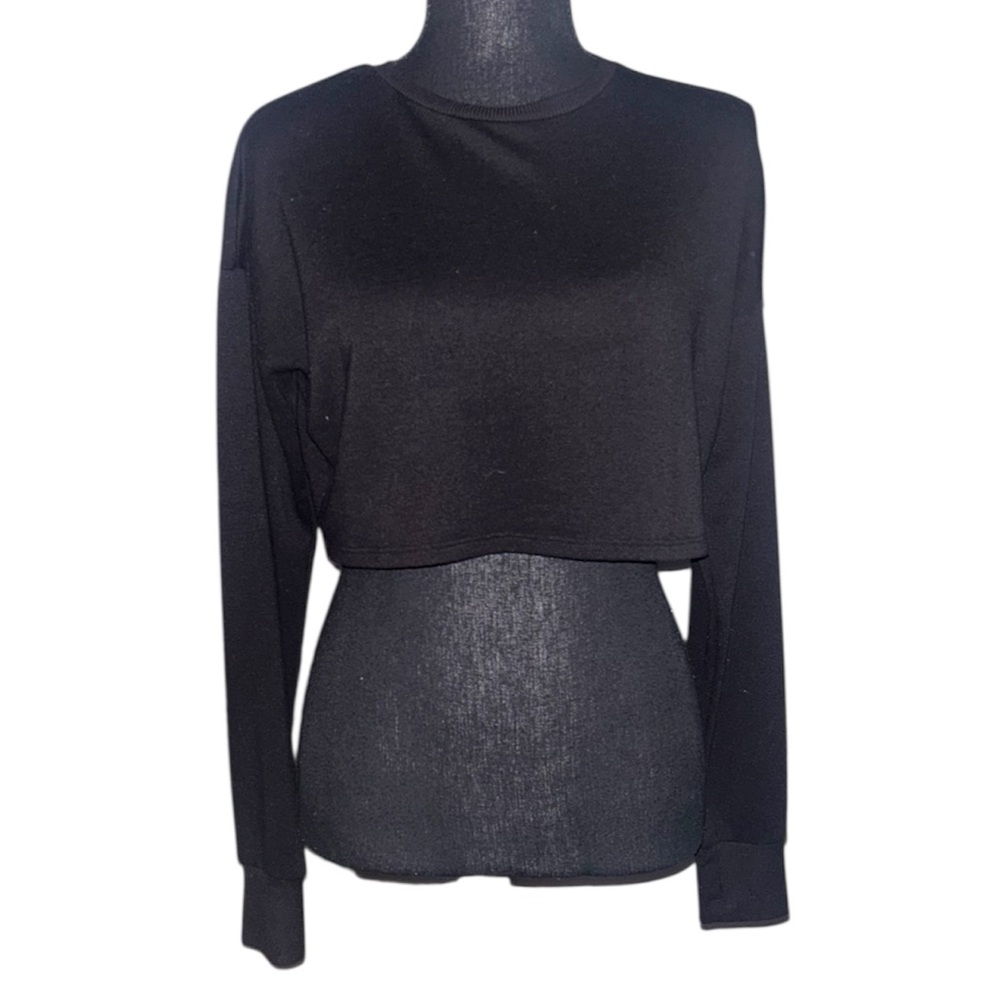5/25$ ✨ Classic Black Crop Top